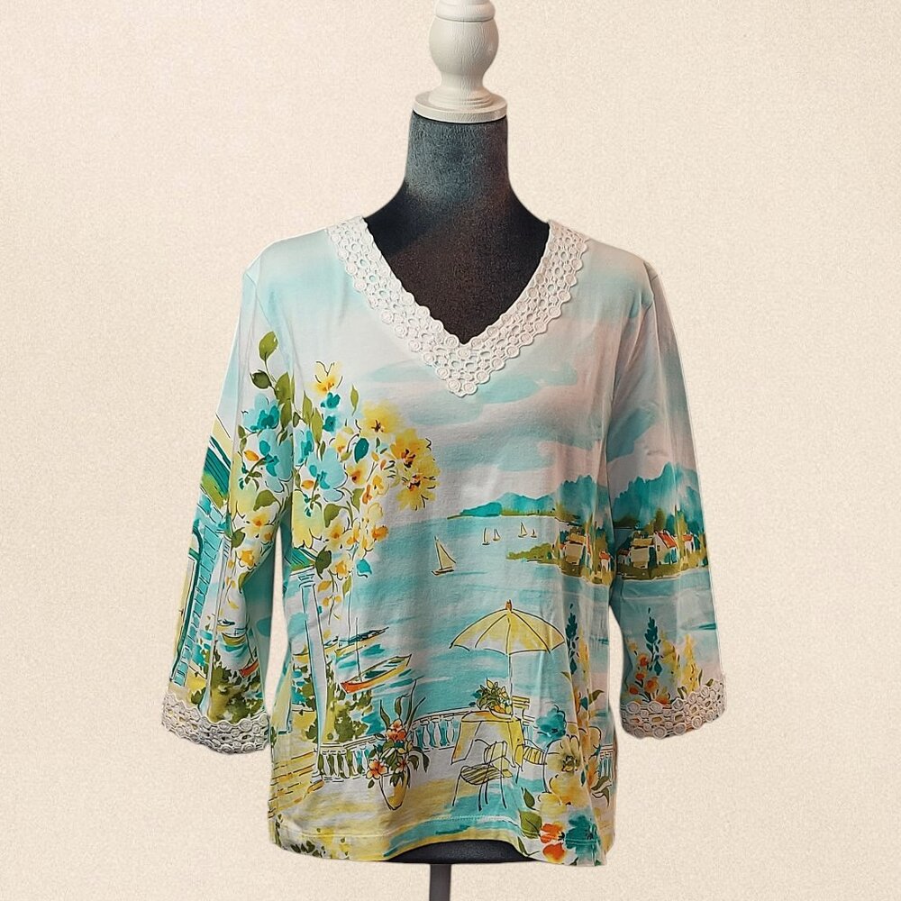ALFRED DUNNER PETITE LACE ACCENT 3/4 SLEEVE COASTAL SUMMER THEMED TOP (PM)